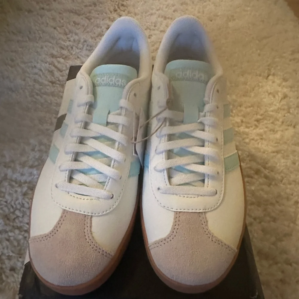 Women’s Adidas VL Court Base NWT - Picture 6 of 7